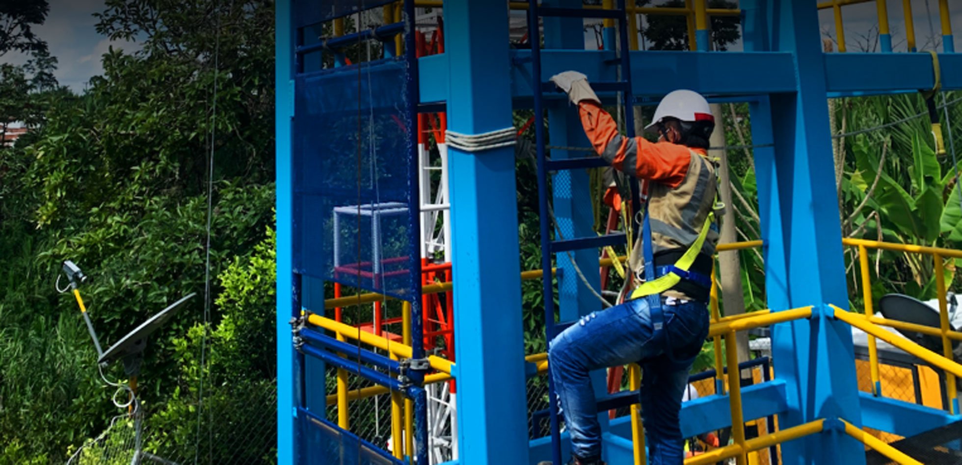 Especialistas en seguridad, trabajo seguro en alturas y salud en el trabajo.